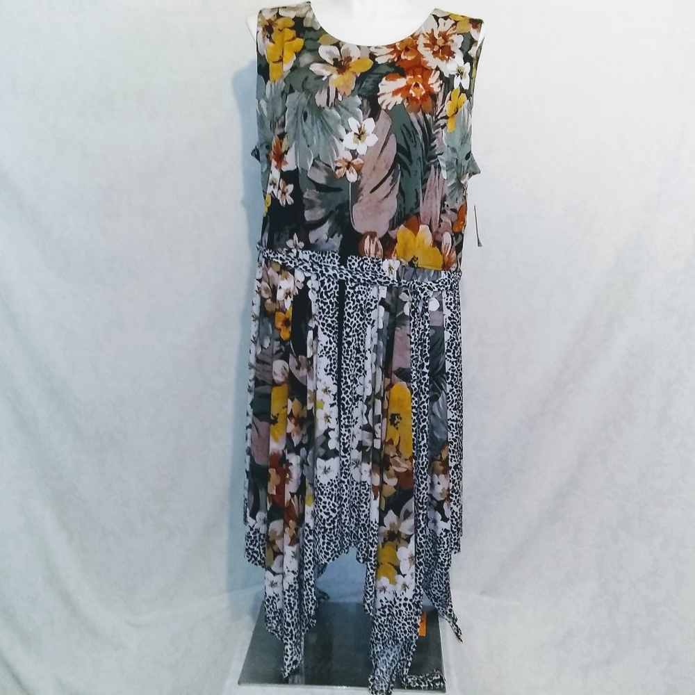 Roz & Ali Dress: Sizes  22 & 16